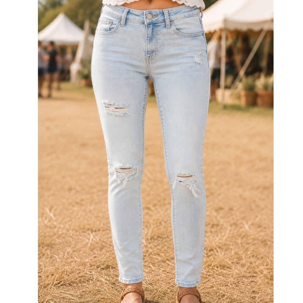 Aeropostale Womens High Rise Distressed Skinny Jeans Light Wash Size 8 Long